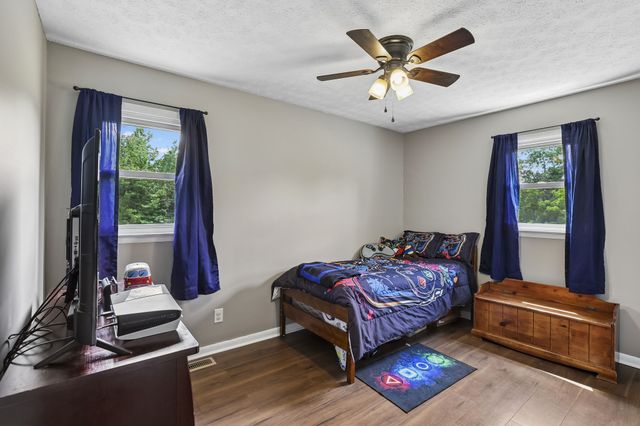 2420 Hawkersmith Rd, Manchester, TN 37355