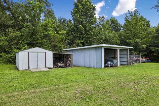 2420 Hawkersmith Rd, Manchester, TN 37355