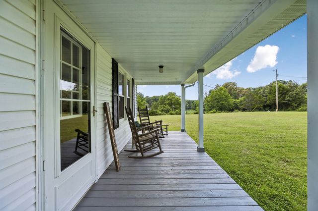 2420 Hawkersmith Rd, Manchester, TN 37355