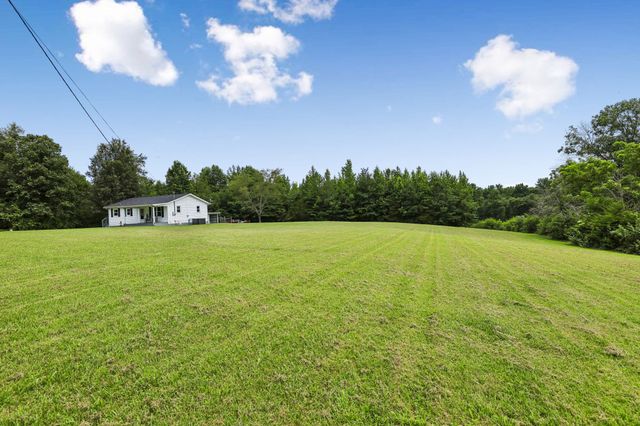 2420 Hawkersmith Rd, Manchester, TN 37355