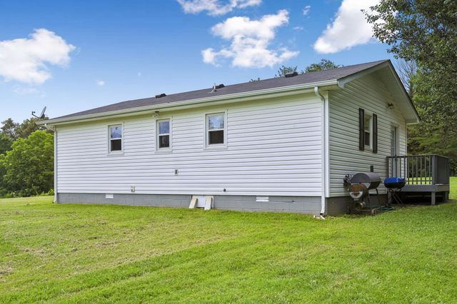 2420 Hawkersmith Rd, Manchester, TN 37355