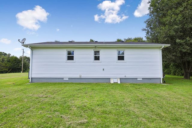 2420 Hawkersmith Rd, Manchester, TN 37355