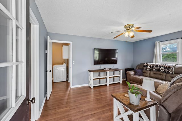 2420 Hawkersmith Rd, Manchester, TN 37355