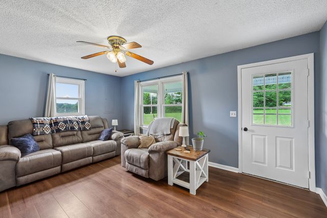 2420 Hawkersmith Rd, Manchester, TN 37355