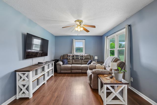 2420 Hawkersmith Rd, Manchester, TN 37355