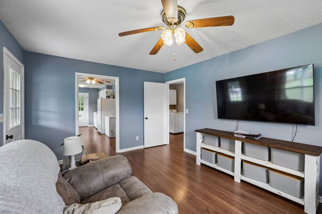 2420 Hawkersmith Rd, Manchester, TN 37355