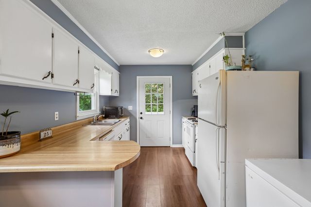 2420 Hawkersmith Rd, Manchester, TN 37355