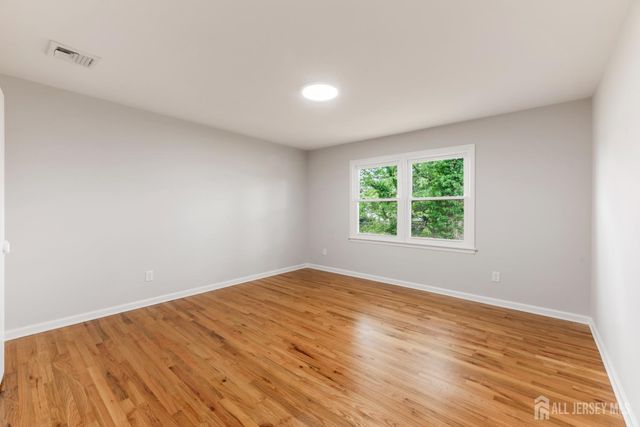 273 W Indiana Avenue, Iselin, NJ 08830
