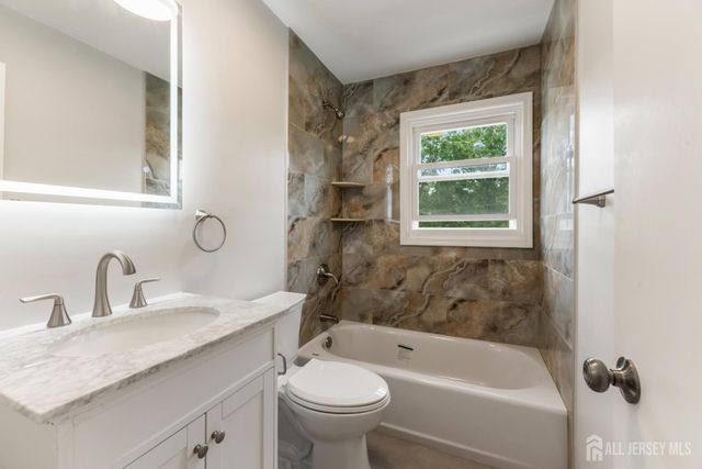 273 W Indiana Avenue, Iselin, NJ 08830