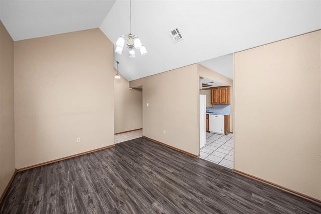 412 SE Lancelot, Lawton, OK 73501