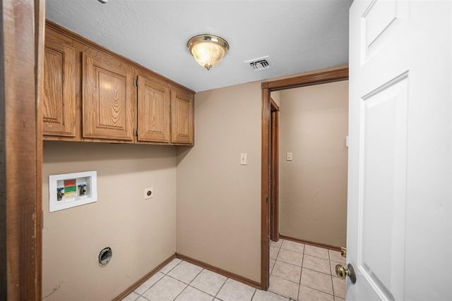 412 SE Lancelot, Lawton, OK 73501