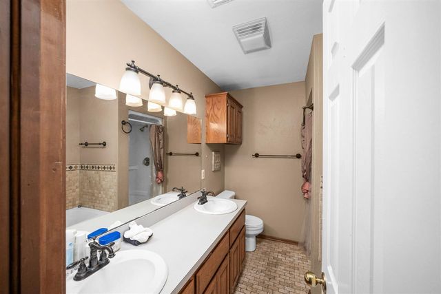 412 SE Lancelot, Lawton, OK 73501
