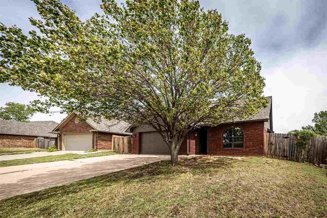 412 SE Lancelot, Lawton, OK 73501