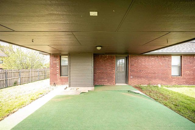 412 SE Lancelot, Lawton, OK 73501