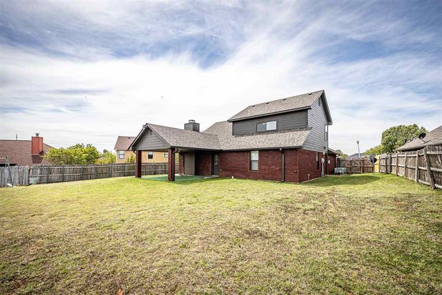 412 SE Lancelot, Lawton, OK 73501