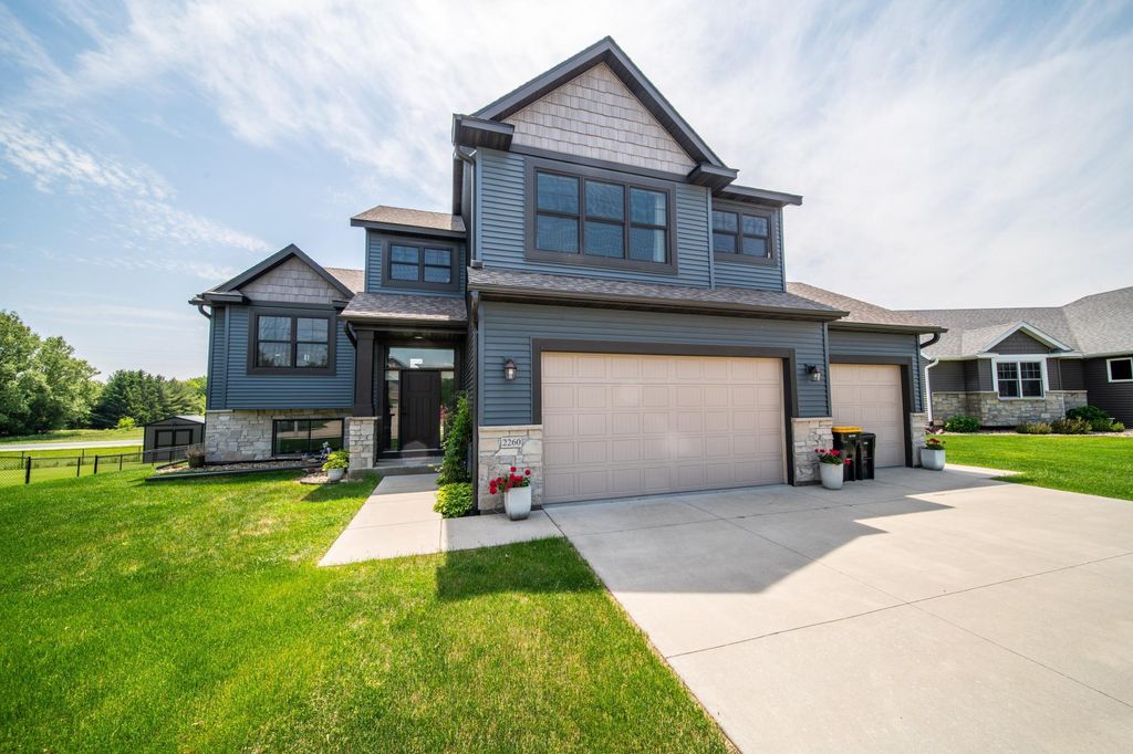 2260 Starburst Drive SW, Rochester, MN 55902