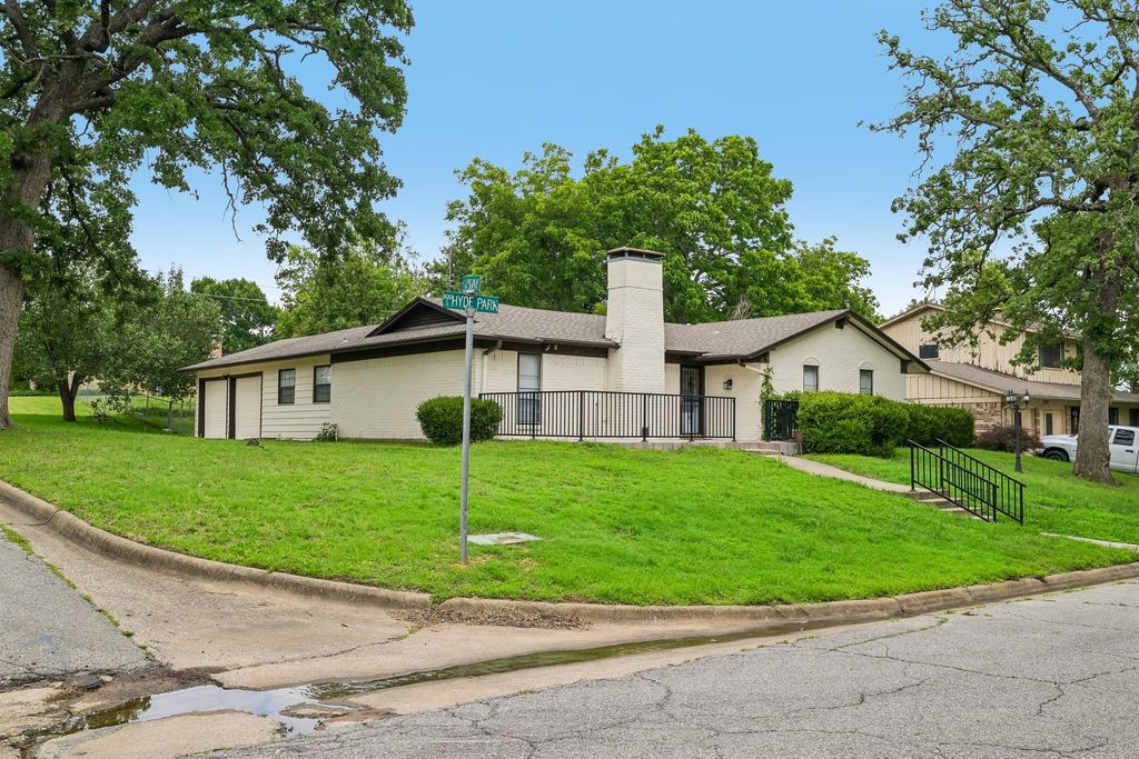 800 S Hyde Park Avenue, Denison, TX 75020