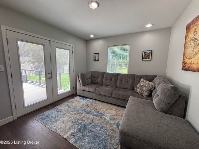 12215 Dulcie Ct, Louisville, KY 40229