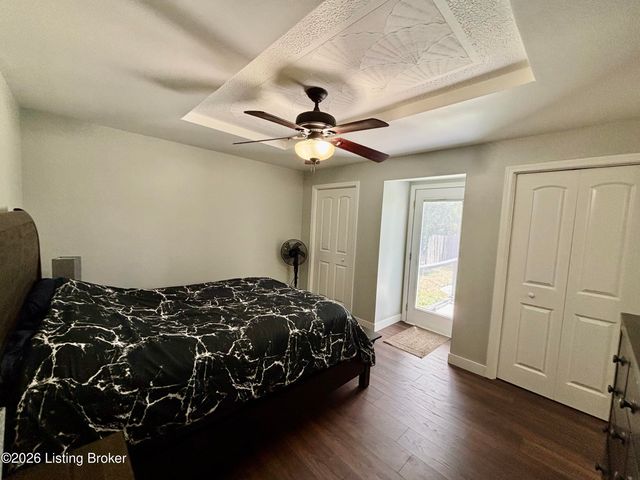 12215 Dulcie Ct, Louisville, KY 40229