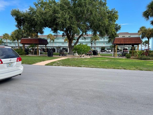 7 DUNOON PLACE 303, Dunedin, FL 34698