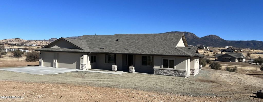Image 10 of property listing at 5832 E Norma Drive, Prescott Valley, AZ 86315