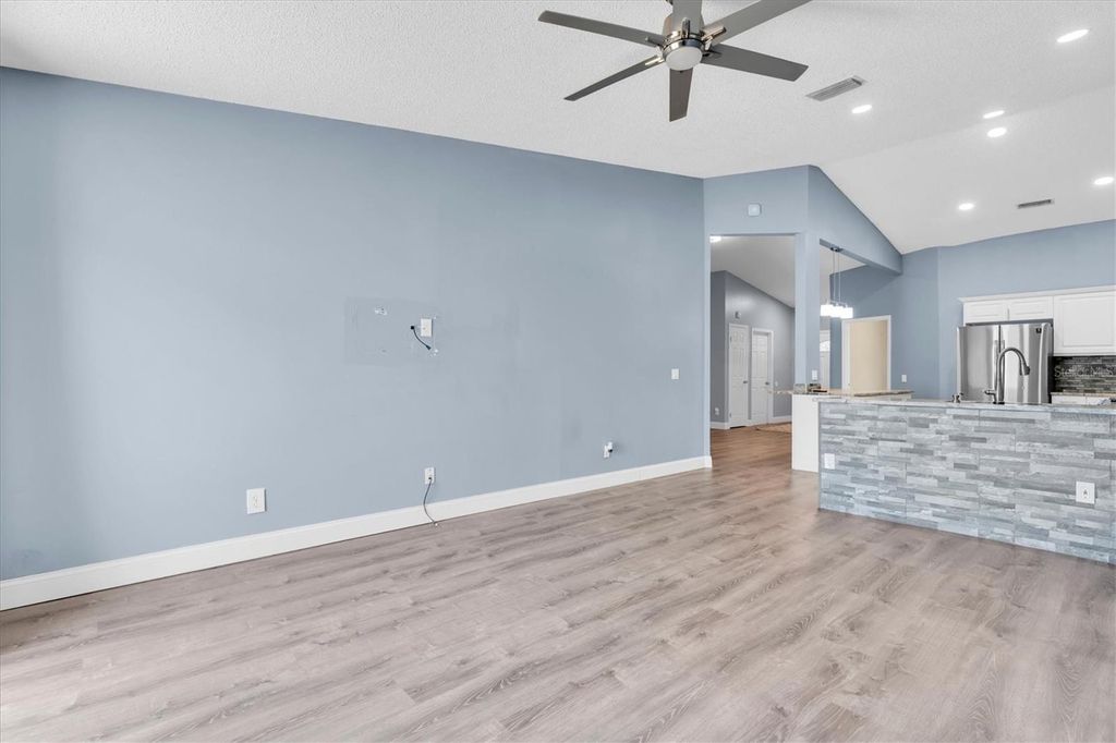 Image 12 of property listing at 9735 CYPRESS SHADOW AVENUE, Tampa, FL 33647