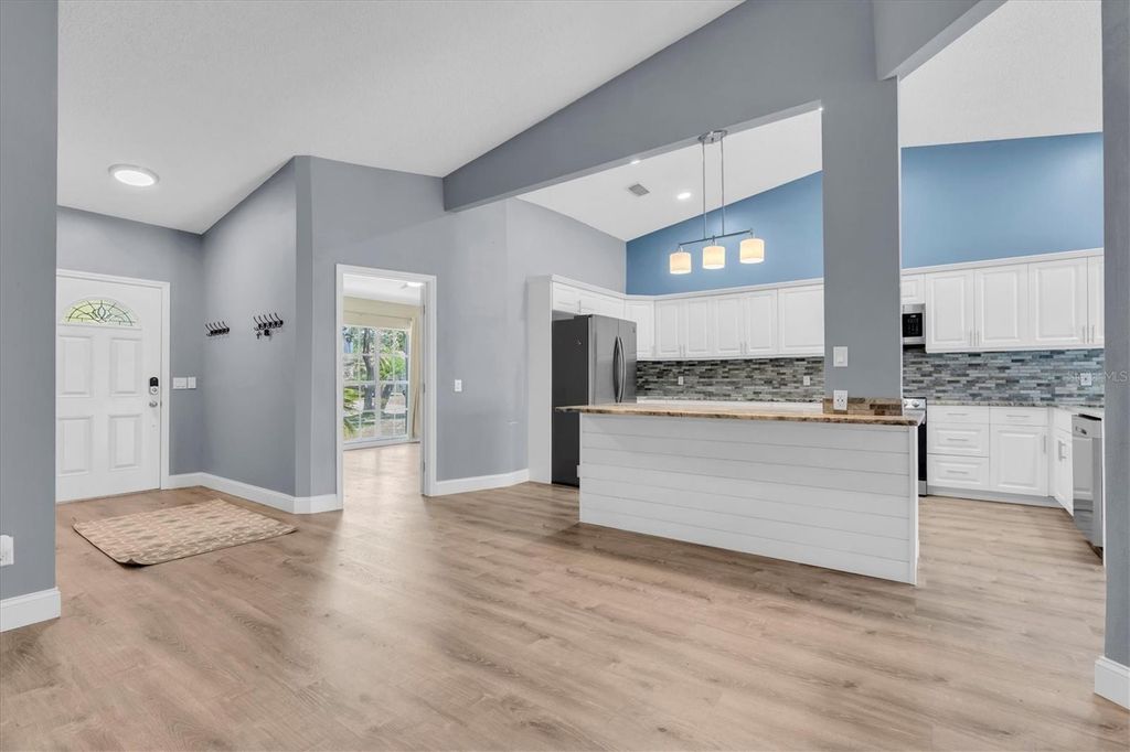Image 3 of property listing at 9735 CYPRESS SHADOW AVENUE, Tampa, FL 33647