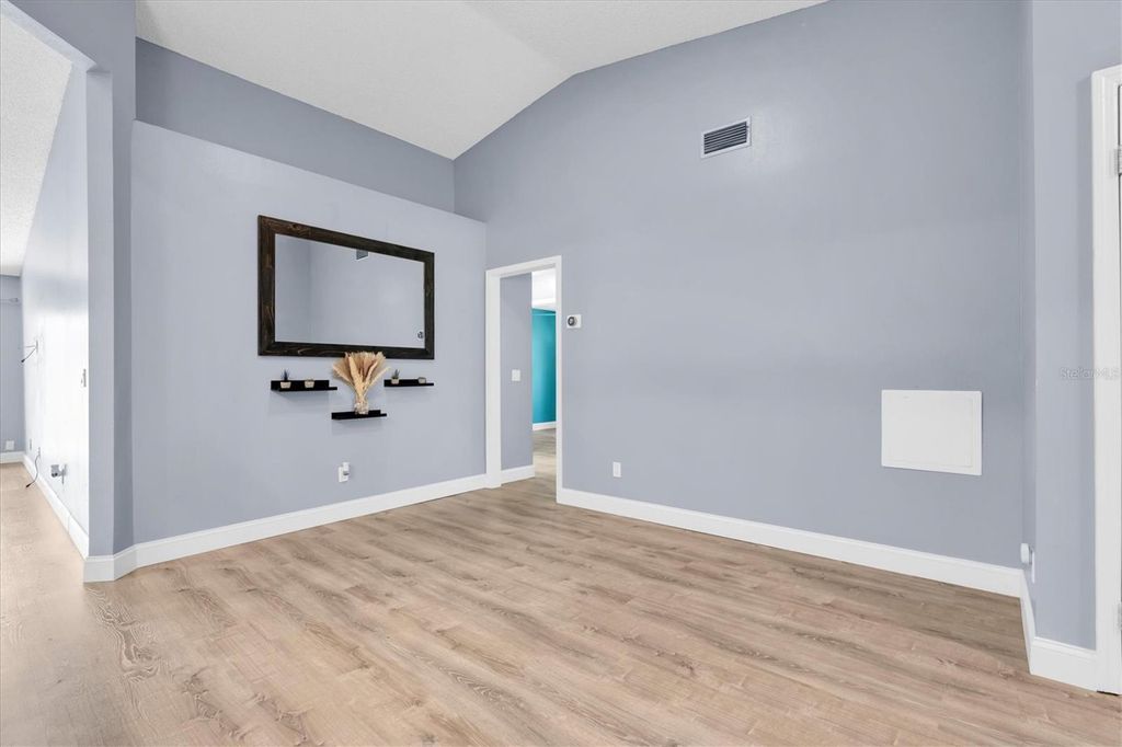 Image 10 of property listing at 9735 CYPRESS SHADOW AVENUE, Tampa, FL 33647