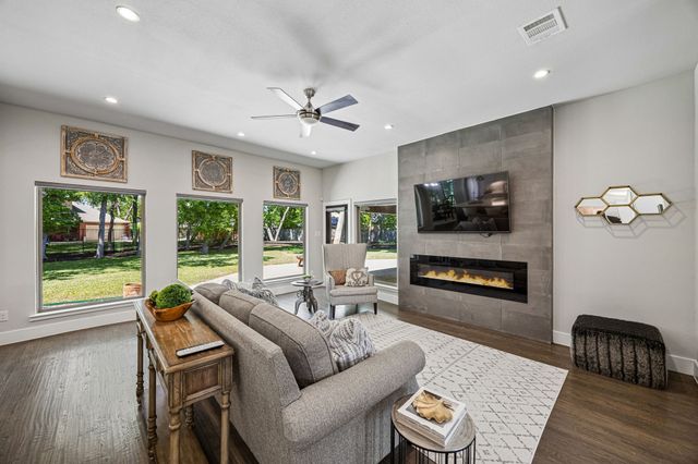 732 Creek Valley Court, Allen, TX 75002