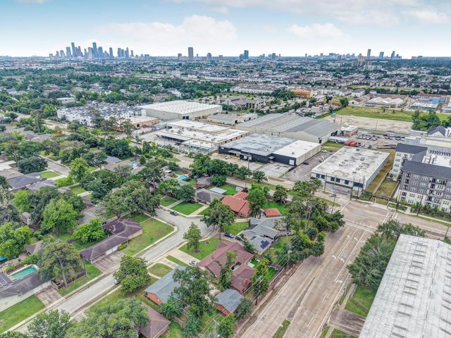 1111 Clovis Road, Houston, TX 77008