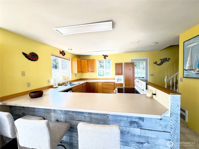 497 Chinook Way, Center Island, WA 98261