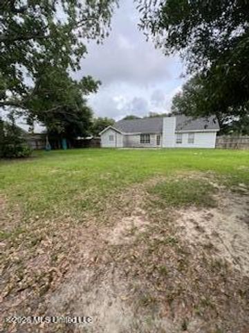 11121 Bayview Lane, Biloxi, MS 39532