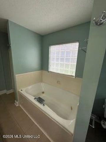 11121 Bayview Lane, Biloxi, MS 39532