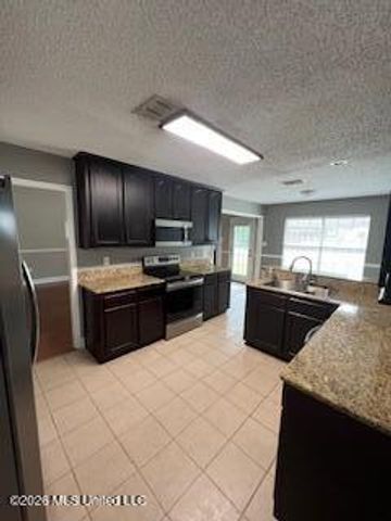 11121 Bayview Lane, Biloxi, MS 39532