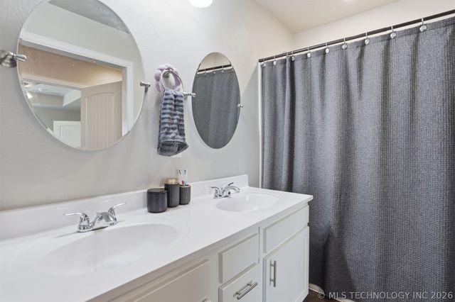 3439 Little John Drive, Durant, OK 74701