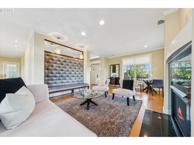 2323 Nw PINNACLE Dr, Portland, OR 97229