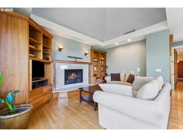 2323 Nw PINNACLE Dr, Portland, OR 97229