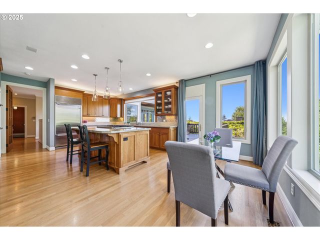 2323 Nw PINNACLE Dr, Portland, OR 97229
