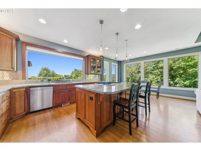 2323 Nw PINNACLE Dr, Portland, OR 97229