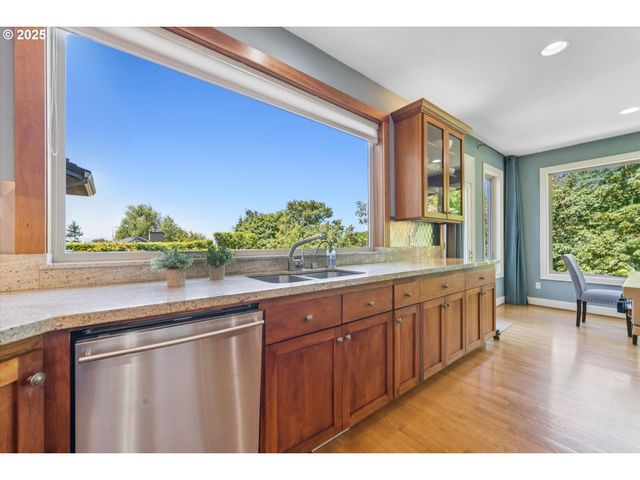 2323 Nw PINNACLE Dr, Portland, OR 97229