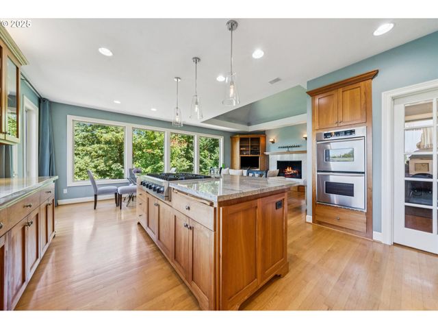 2323 Nw PINNACLE Dr, Portland, OR 97229