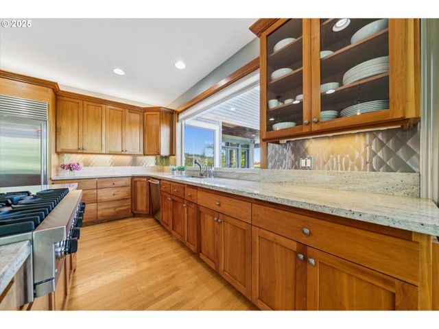 2323 Nw PINNACLE Dr, Portland, OR 97229