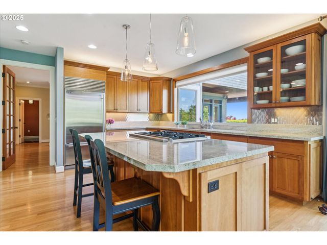 2323 Nw PINNACLE Dr, Portland, OR 97229
