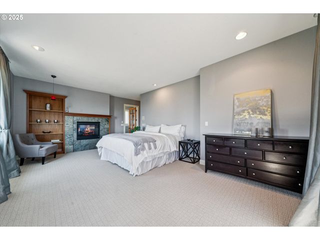 2323 Nw PINNACLE Dr, Portland, OR 97229