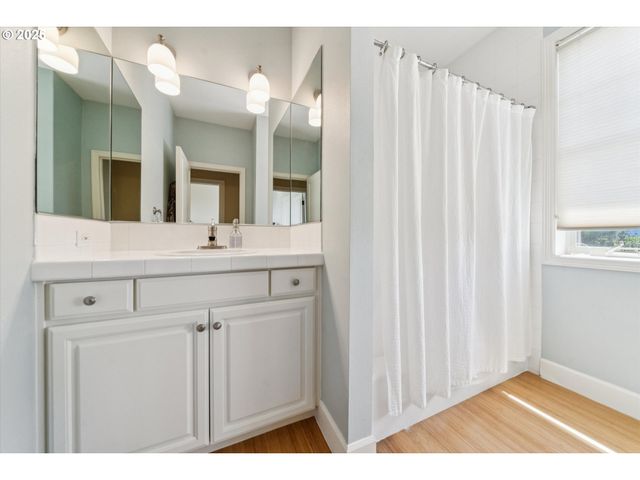 2323 Nw PINNACLE Dr, Portland, OR 97229