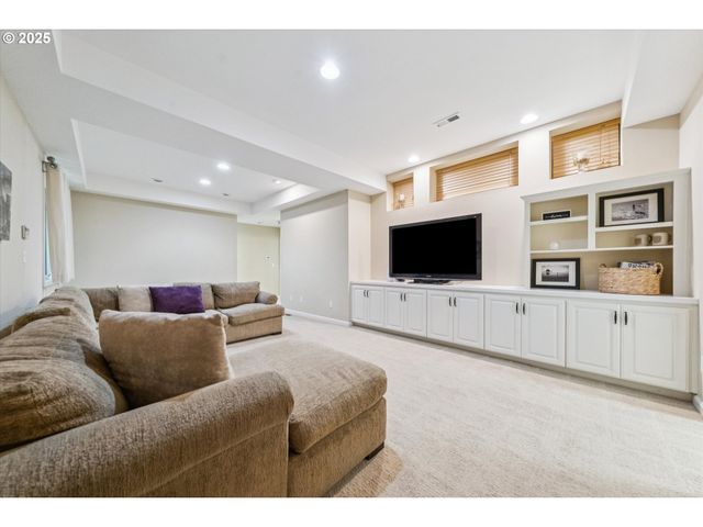 2323 Nw PINNACLE Dr, Portland, OR 97229