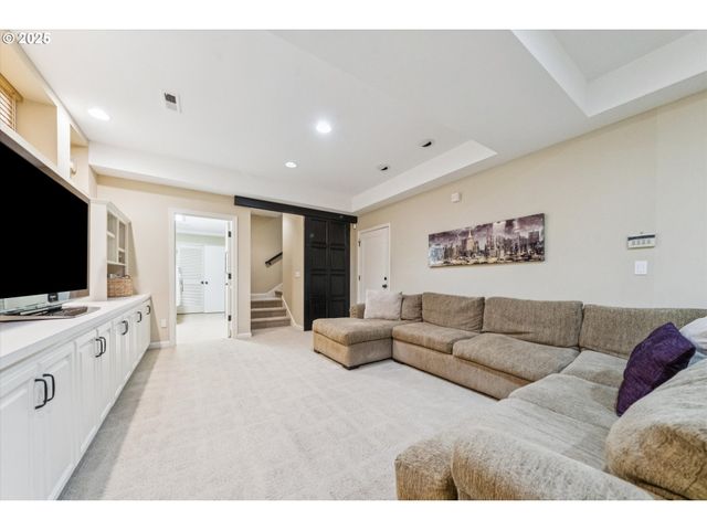 2323 Nw PINNACLE Dr, Portland, OR 97229