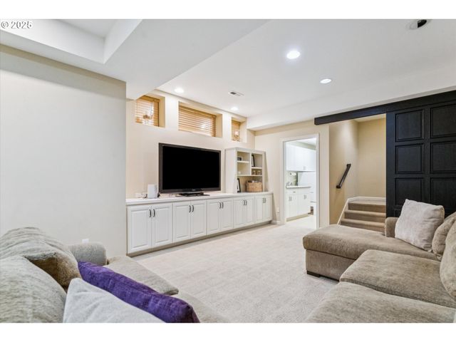 2323 Nw PINNACLE Dr, Portland, OR 97229