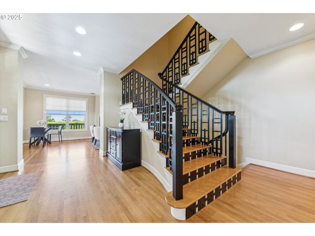 2323 Nw PINNACLE Dr, Portland, OR 97229