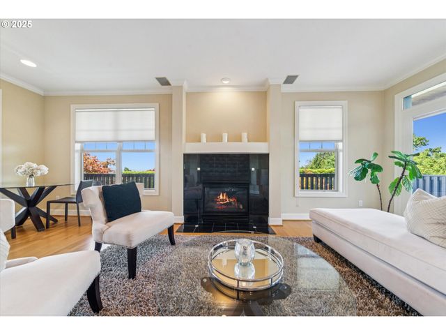 2323 Nw PINNACLE Dr, Portland, OR 97229